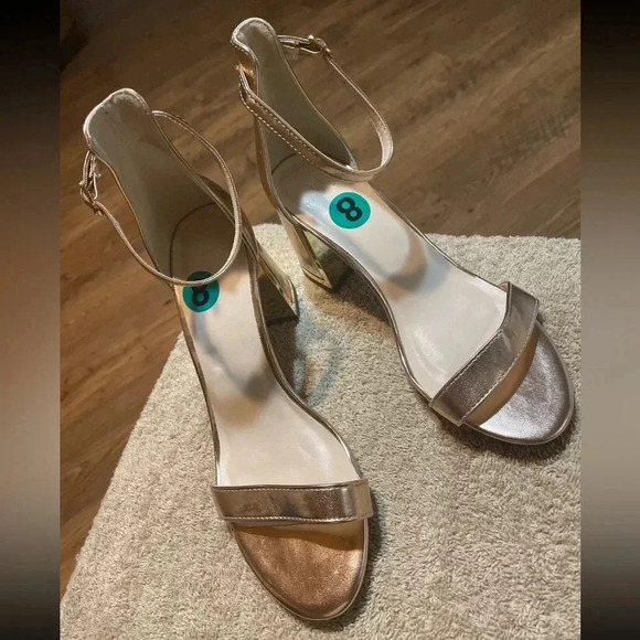💥Halston rose gold block heel sandal Shoe
Style: HH/PRACTICL2-S Women’s 8 - Picture 1 of 9